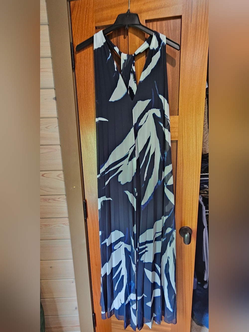 Banana Republic Navy and White Abstract Halter Maxi Dress - Picture 5 of 5